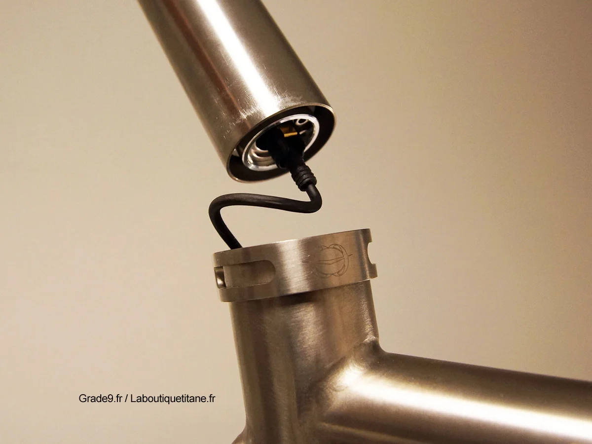 Grade9-Insert-Di2-tige de selle-001